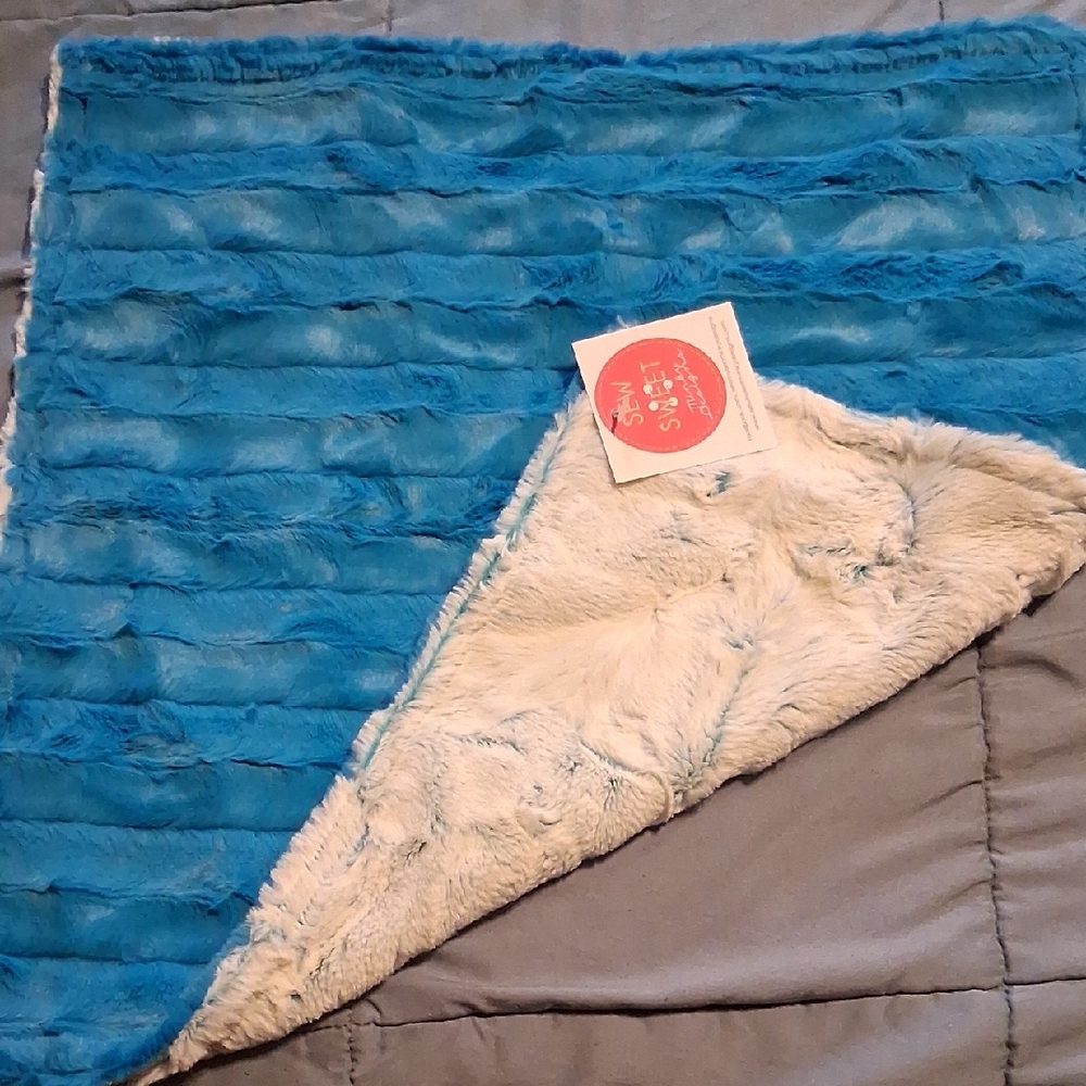 Cozy Blue and Cream Faux Fur Kids Blanket